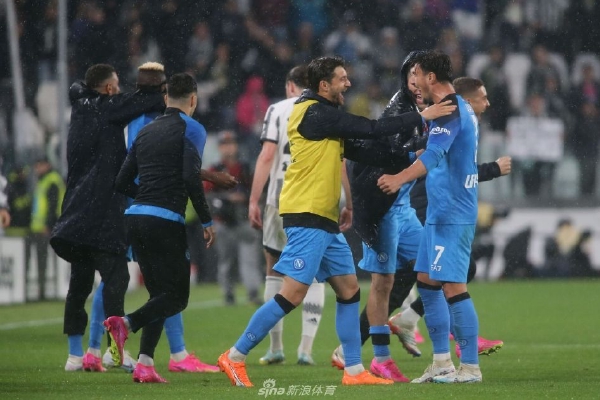 上海海港1-1天津津門虎數(shù)據(jù)：射門10-11、射正5-2、得分機(jī)會(huì)5-1劉大拿zh                                                           
