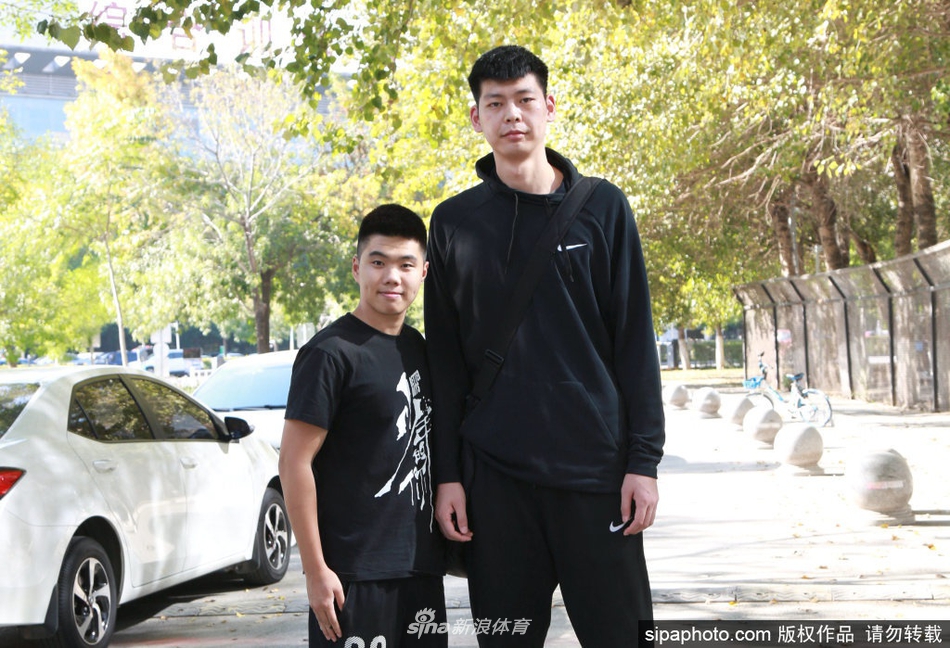 都回來了！倫納德拋投打進(jìn)后再翻身命中跳投，已得到12分