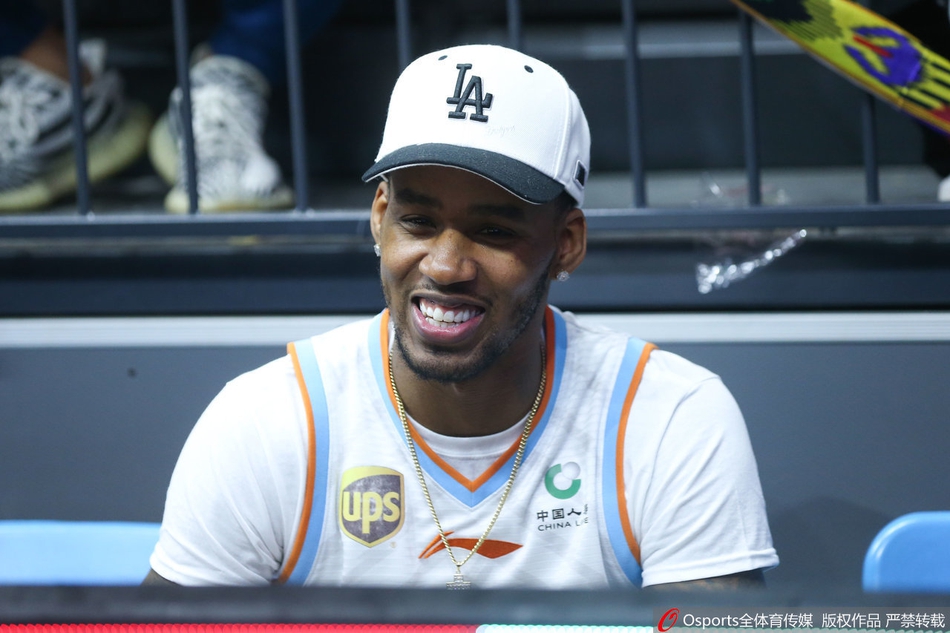虎撲01月17日訊 今日NBA常規(guī)賽快船對陣開拓者的比賽已經(jīng)結(jié)束。全場比賽，快船118-89戰(zhàn)勝開拓者。小瓊斯全場7中5得到13分4籃板1蓋帽，科菲5中3得到10分3籃板2助攻。
