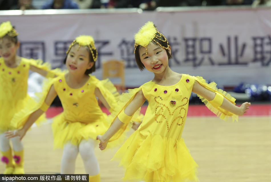 雷恩vs里昂：恩博洛、弗蘭科夫斯基首發(fā)，托利索、梅特蘭