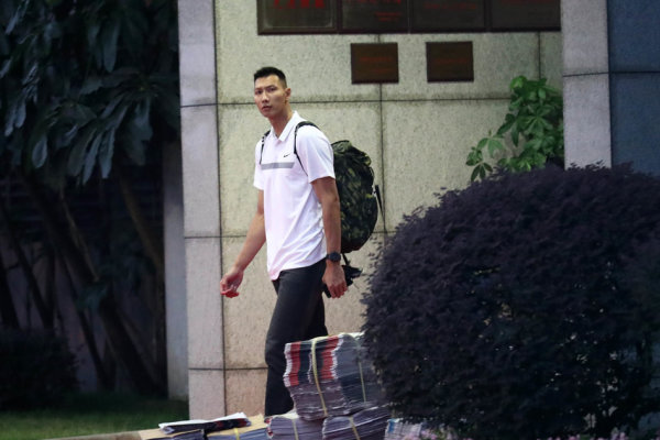 扛起全隊！克內(nèi)克特反擊三分再中，目前三分4中3得到16分