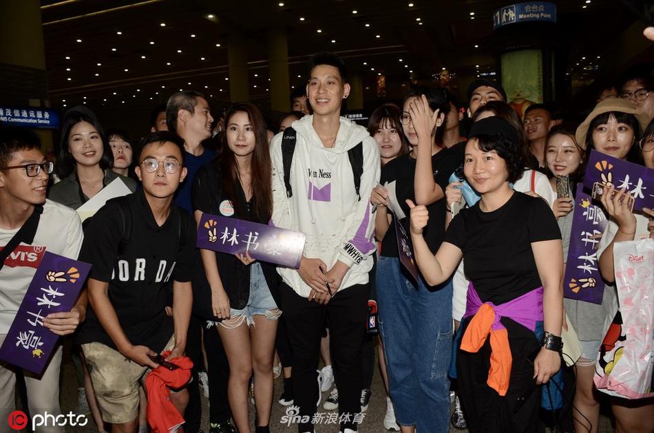 郵報：因文件和合同未能按時完成，多古加盟曼聯(lián)的體檢被推遲