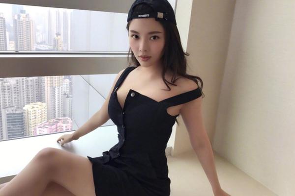 羅馬諾：諾丁漢森林有意塞維利亞右后衛(wèi)卡爾莫納，正深入談判