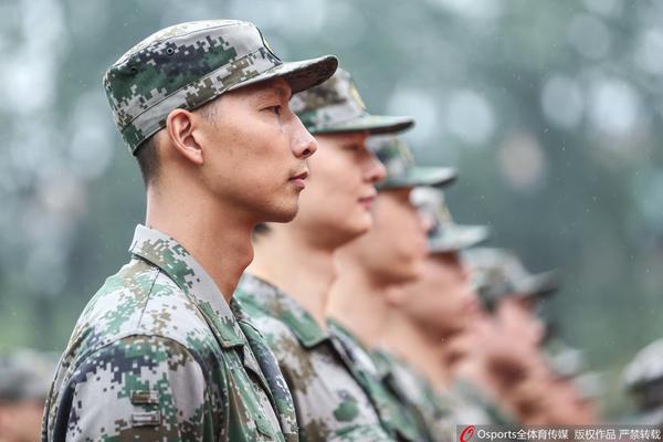 直播吧9月15日訊 男籃歐錦賽決賽，德國男籃首節(jié)24-22領(lǐng)先土耳其男籃。首節(jié)比賽，德國男籃小瓦格納進(jìn)攻端繼續(xù)穩(wěn)定貢獻(xiàn)，內(nèi)外線都有輸出，他出戰(zhàn)8分鐘，5中2三分3中1），罰球4中3拿到8分3籃板1蓋帽
