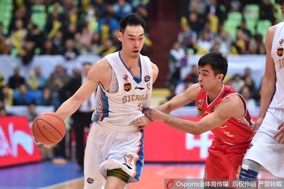 申京全場15中8，三分2中1得到21分10籃板3助攻4搶斷1蓋帽