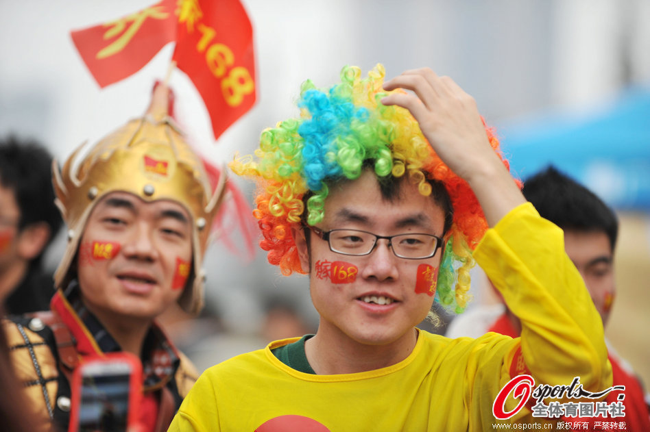 網(wǎng)友在美國火鍋店偶遇胡明軒、曾凡博 后者已經(jīng)上身籃網(wǎng)衛(wèi)褲