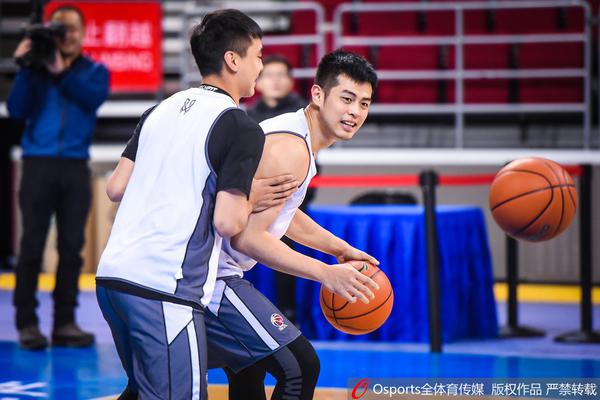 鄧弗里斯：那不勒斯很強(qiáng)但國米也一樣，我們必須繼續(xù)這樣不斷成長(zhǎng)