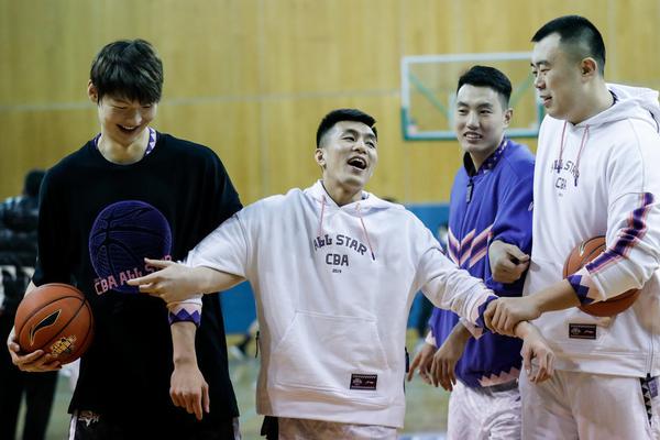 姆巴佩單刀挑射直接還給門將，失良機(jī)后一臉懊惱