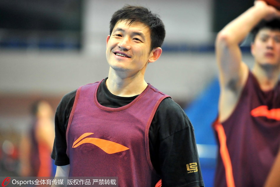 直播吧9月15日訊 男籃歐錦賽決賽，德國男籃88-83險(xiǎn)勝土耳其男籃。本場比賽，德國男籃席爾瓦也發(fā)揮不錯，替補(bǔ)上場進(jìn)攻端很敢打，外線保持火熱手感。他替補(bǔ)出戰(zhàn)22分鐘，9中5三分4中3）拿到13分4籃板
