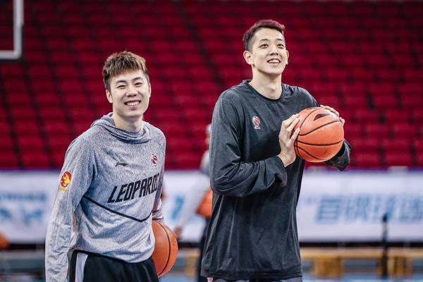 01月05日 NBA常規(guī)賽 灰熊vs勇士 全場(chǎng)錄像回放