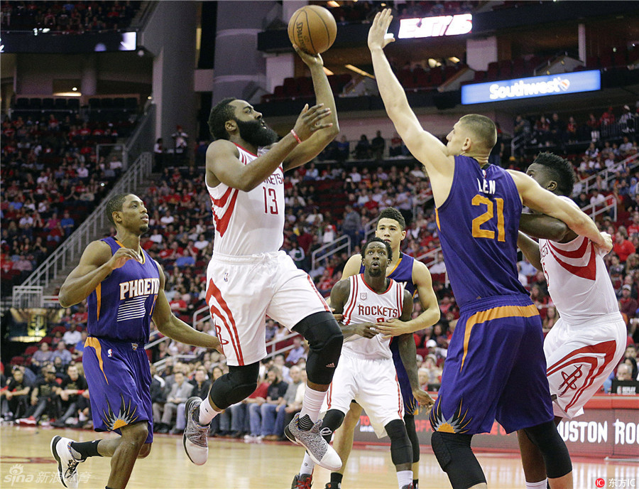 虎撲01月17日訊 NBA常規(guī)賽火箭對陣國王的比賽正在進(jìn)行中。第四節(jié)比賽中，杰倫-格林最后一攻漂移三分不中，火箭遺憾不敵國王
