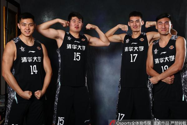 直播吧9月6日訊 今天，ESPN記者Zach Kram撰文分析了現(xiàn)役球員退役后進(jìn)入名人堂的可能性。Zach Kram將掘金球星約基奇分在第二檔，文中寫道：“如果NBA75大晚一年評(píng)選，約基奇或許就能入

