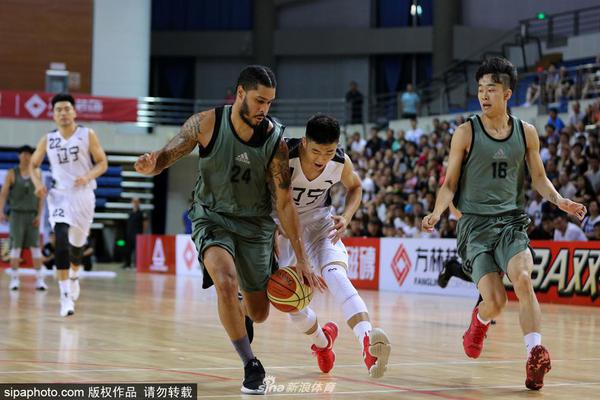 節(jié)奏大師！哈登加速過掉小庫里上籃打進，隨后助祖巴茨暴扣