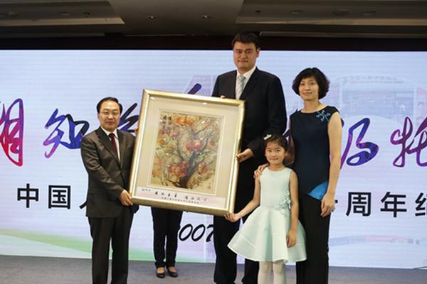 [流言板]發(fā)揮出色！愛德華茲第3節(jié)12投6中，砍下15分4籃板3助攻