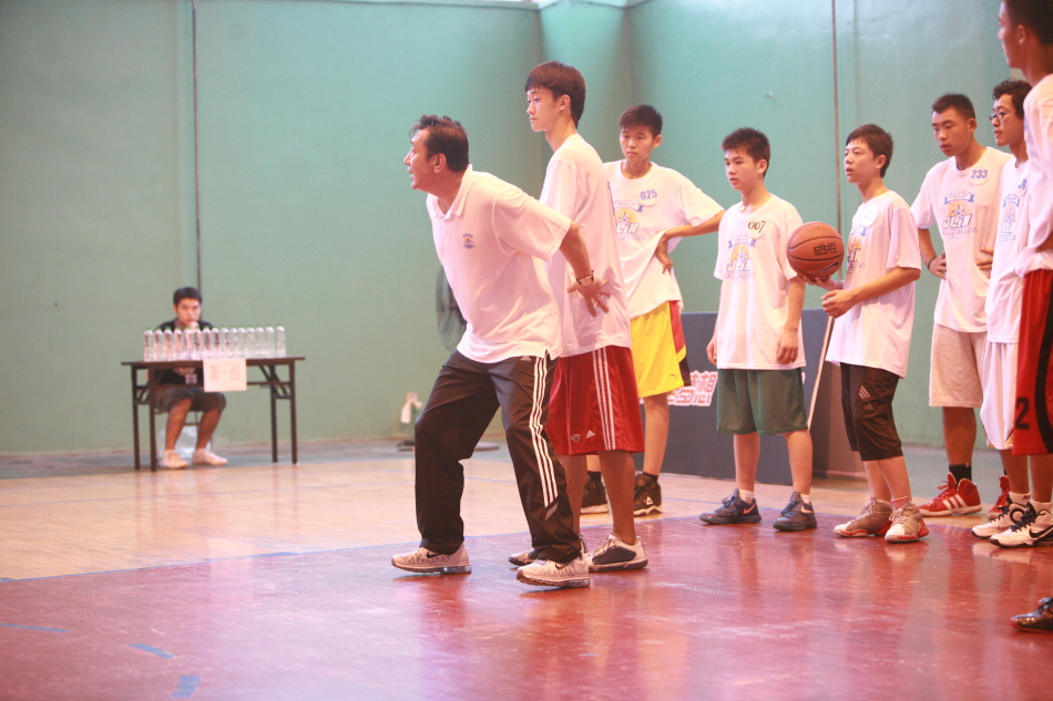 虎撲01月13日訊 美媒Hoops Hype更新動態(tài)，拉梅洛-鮑爾本賽季的場均出手頻率創(chuàng)下自1965年以來的歷史新高，僅次于張伯倫??張伯倫1961-62賽季）：0.814埃爾金-貝勒1961-62賽季
