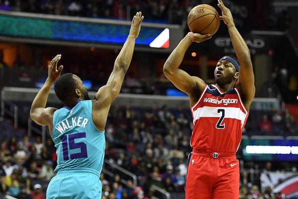 虎撲01月16日訊 今日NBA常規(guī)賽快船對陣籃網(wǎng)的比賽正在進(jìn)行中。比賽第二節(jié)，倫納德拋投打進(jìn)后再翻身命中跳投，已得到12分。

