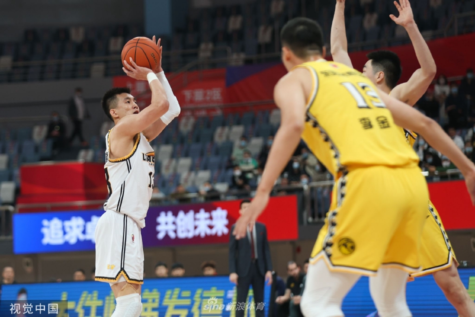 曼聯(lián)求購20歲左路好手遭拒 或再報(bào)價(jià)4000萬歐元