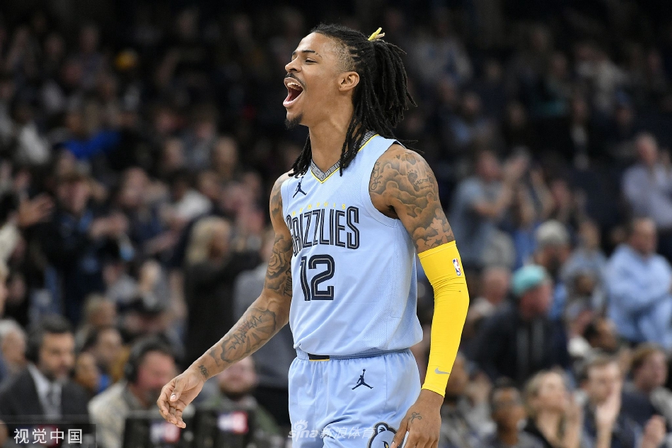 虎撲01月16日訊 今日NBA常規(guī)賽，獨(dú)行俠116-119負(fù)于鵜鶘。本賽季獨(dú)行俠的上半程比賽結(jié)束，他們?nèi)〉?2勝19負(fù)的戰(zhàn)績。上賽季前半程，獨(dú)行俠的戰(zhàn)績?yōu)?4勝17負(fù)。
